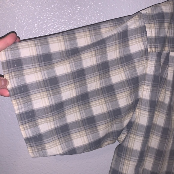 Weekends Only Outdoor Beige Gray Plaid Short Sleeve Button Down Shirt - Picture 5 of 6
